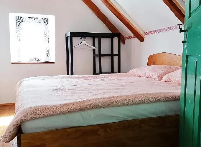 Pocitniska Hiska Medvejke * Slap ob Idrijci