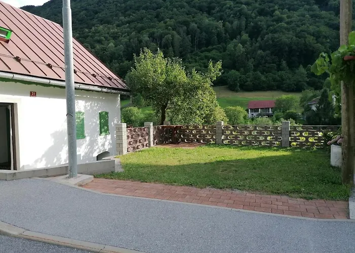 Pocitniska Hiska Medvejke بيت للعطل Slap ob Idrijci
